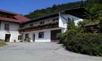Hofplatz und Haupthaus